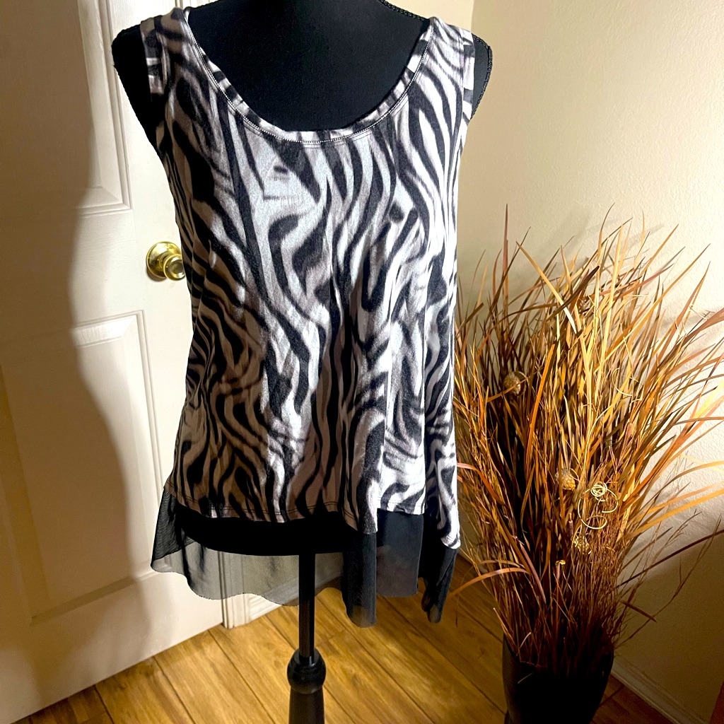 Jennifer Lopez Brand Beautiful Womens Top Size Medium